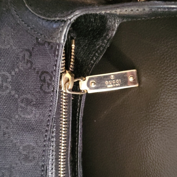 Black Gucci purse - Picture 4 of 10